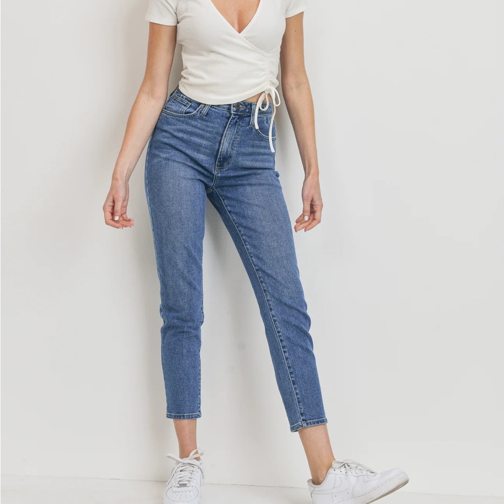 Just Black Denim the perfect mom jean, size 27